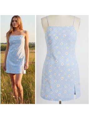 UO Kiss The Sky Loves Me Not Light Blue Gingham Check Daisy Mini Dress Small